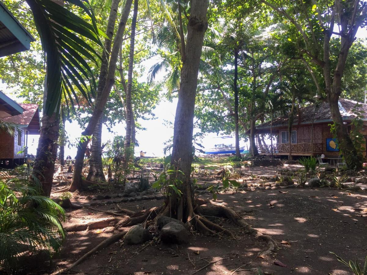 Beach House Resort And Dive Center Mambajao Exterior foto